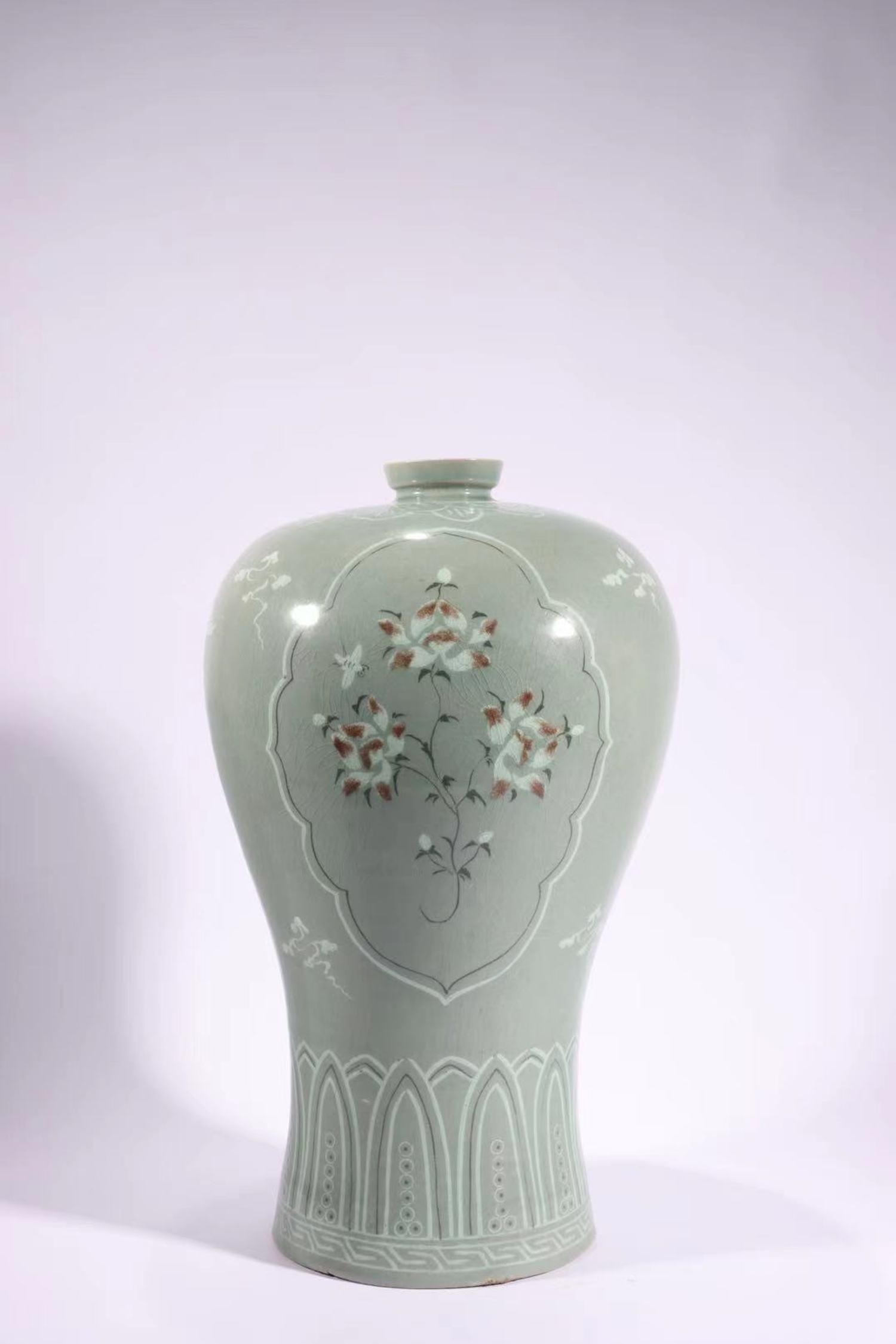 KOREAN PORCELAIN CELADON COLOR PAINTED FLOWER VASE (1 of 9)