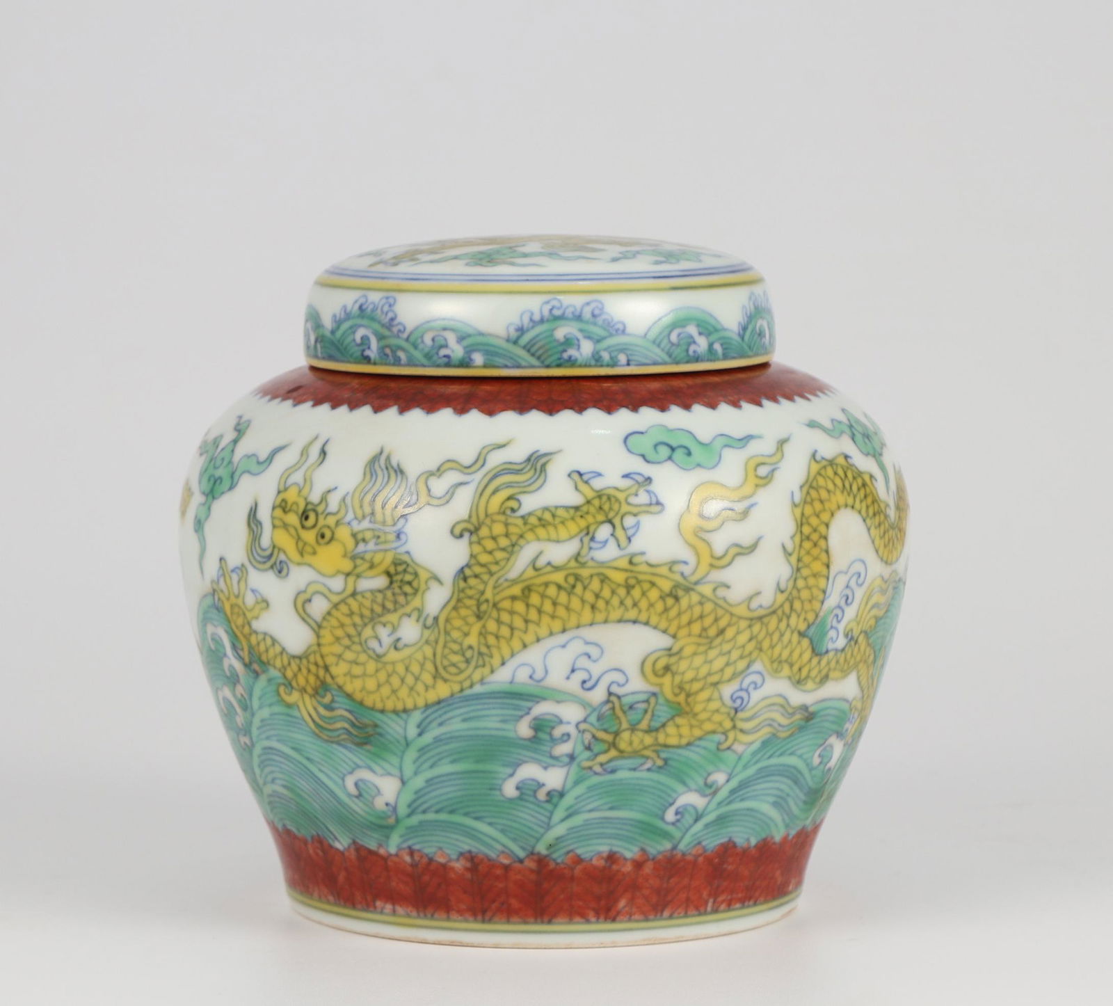 CHINESE PORCELAIN DOUCAI DRAGON LIDDED JAR (1 of 9)