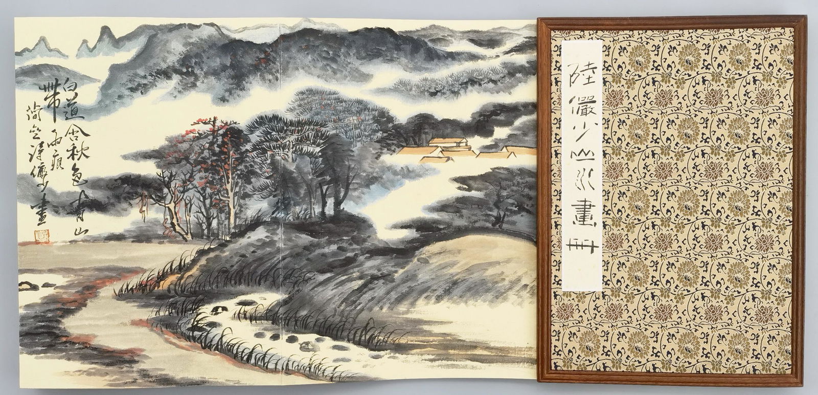 ELEVEEN PAGES OF CHINESE ALBUM PAINTING OF MOUNTAIN (1 of 20)