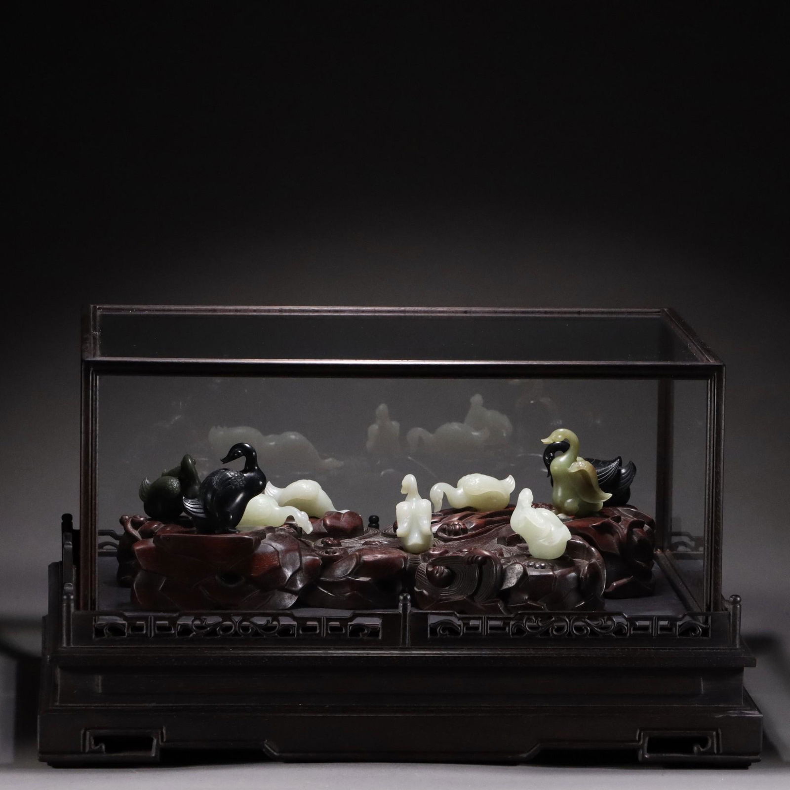 CHINESE WHITE SPINACH INK JADE GEEZE ON ROSEWOOD STAND (1 of 9)