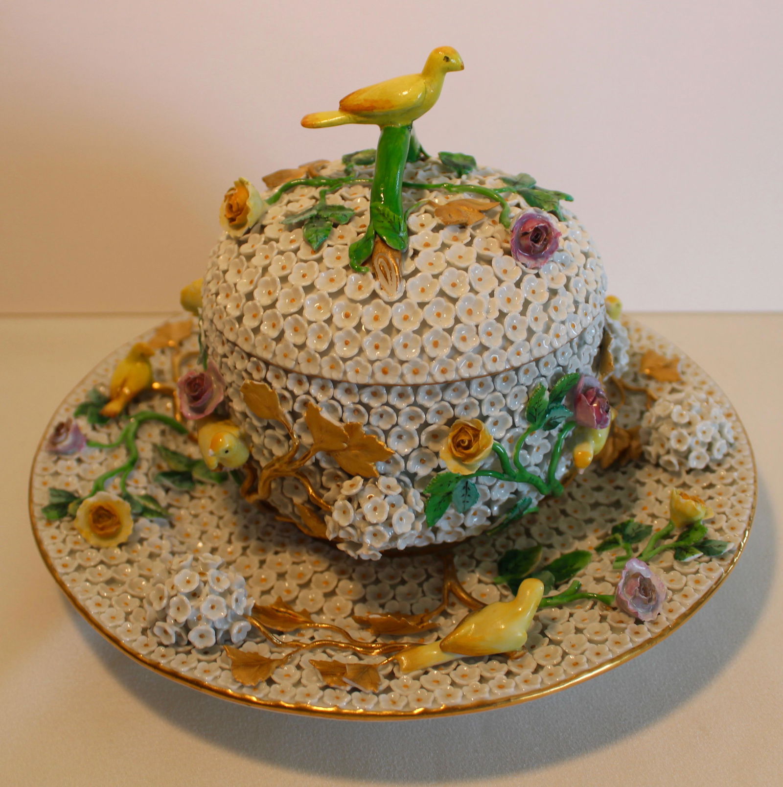 Meissen Schneeballen Yellow Birds Ecuelle & Plate (1 of 8)