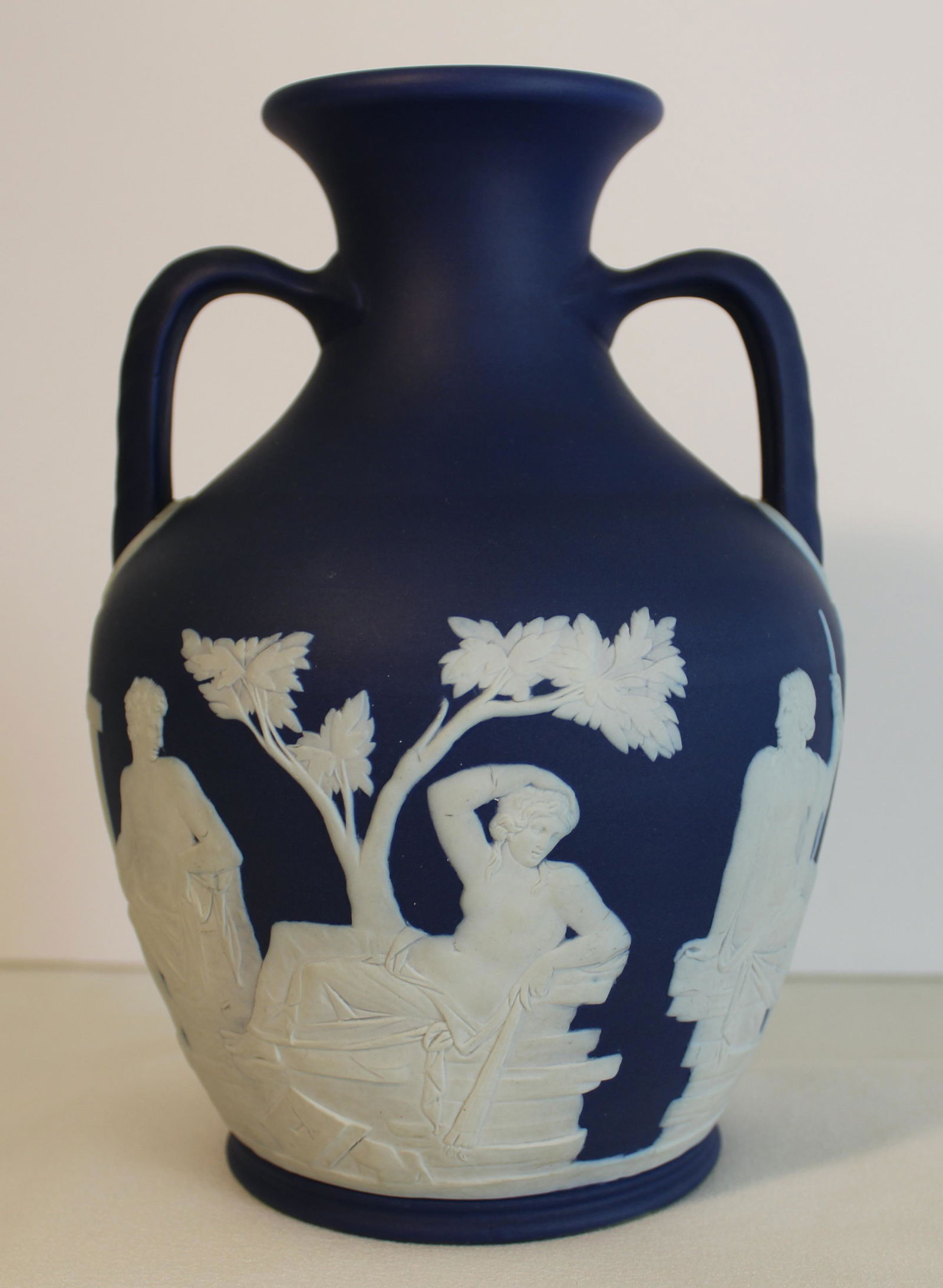 WEDGWOOD PORTLAND VASE 8 INCHES (1 of 10)