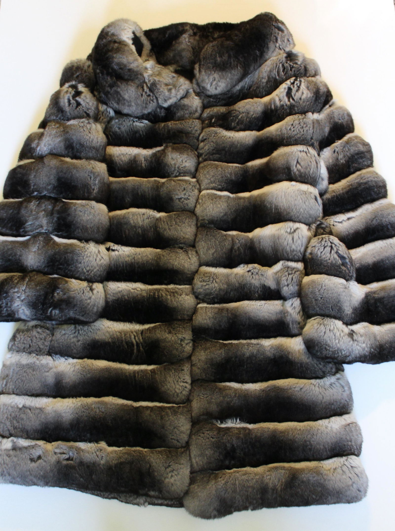 CHINCHILLA FUR COAT (1 of 6)