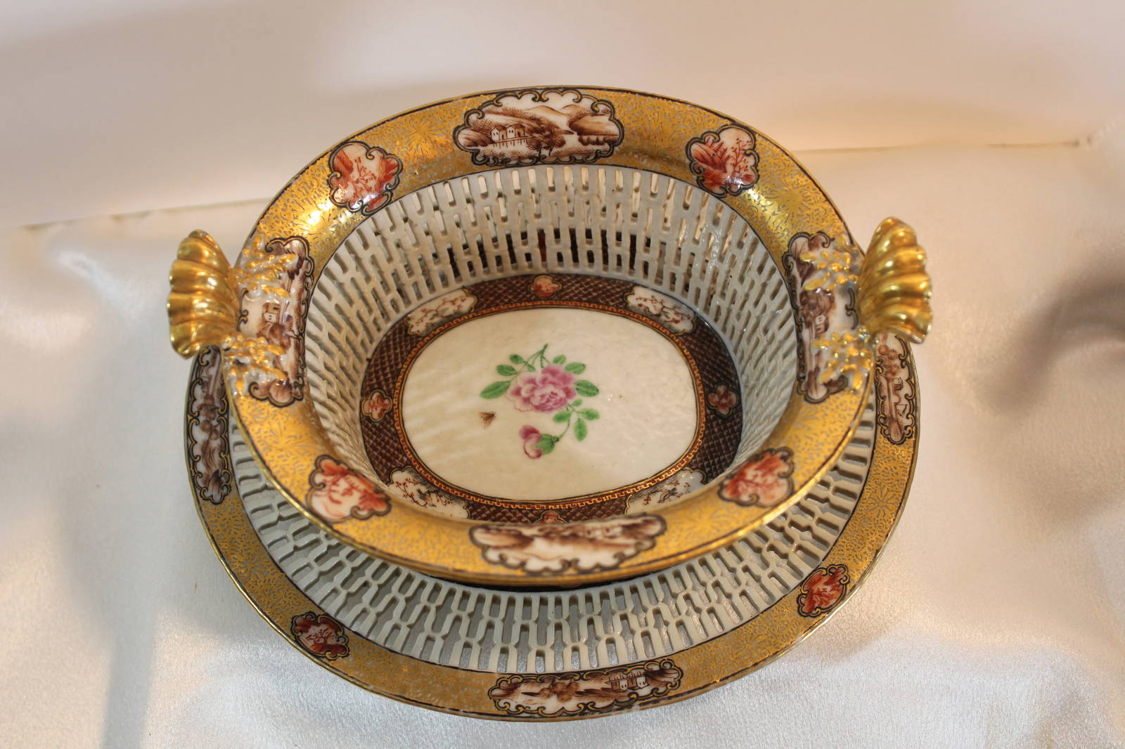 RARE ROCKEFELLER PATTERN CHINESE EXPORT BASKET