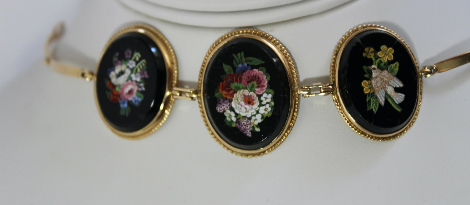 14K GOLD MICROMOSAIC BRACELET: Victorian 14k yellow gold bar link bracelet with pretty flower micro mosaic oval panels. 19th century. The bracelet and settings test for 14k but the oval backs on the mosaics test for less than gold.