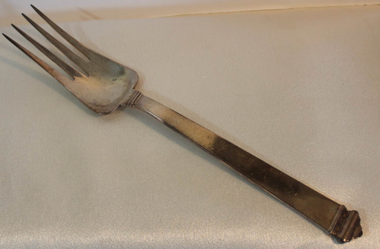TIFFANY STERLING SILVER HAMPTON SERVING FORK 4 TONGS (1 of 3)