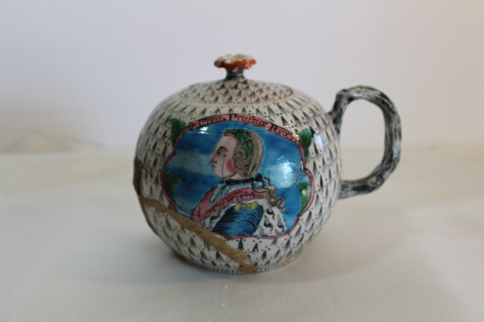 STAFFORDSHIRE 18TH CENTURY CREAMWARE TEAPOT (1 of 5)
