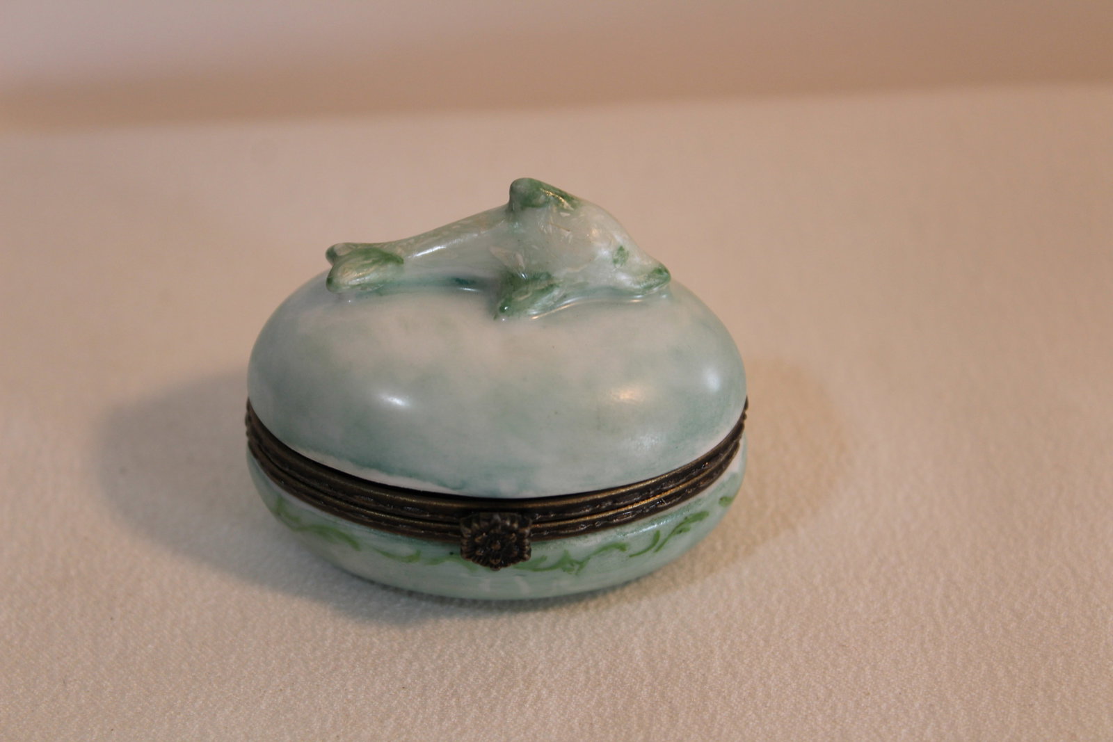 LIMOGES FISH TRINKET BOX (1 of 2)