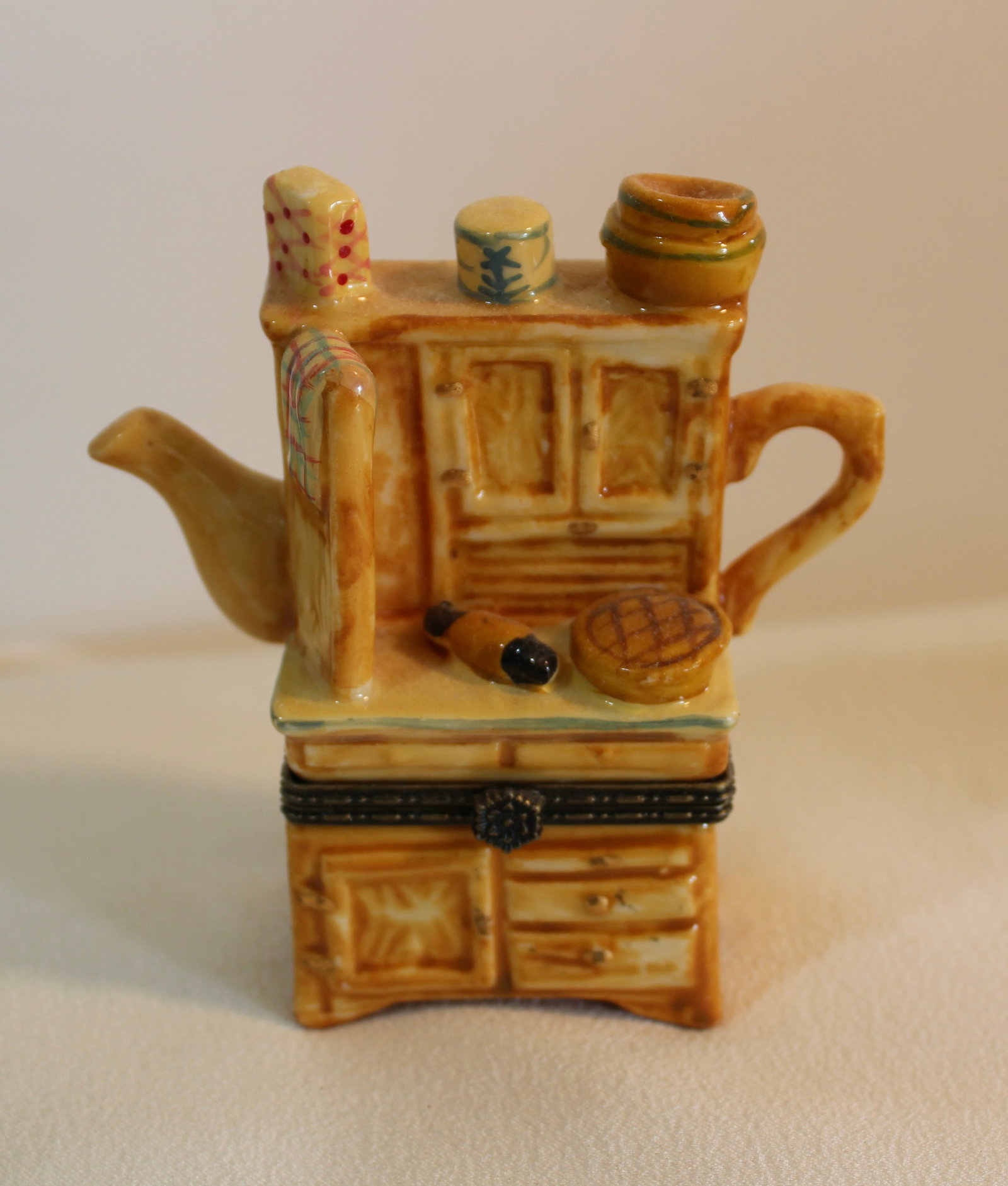 LIMOGES OLD TIME KITCHEN STOVE TRINKET BOX (1 of 3)