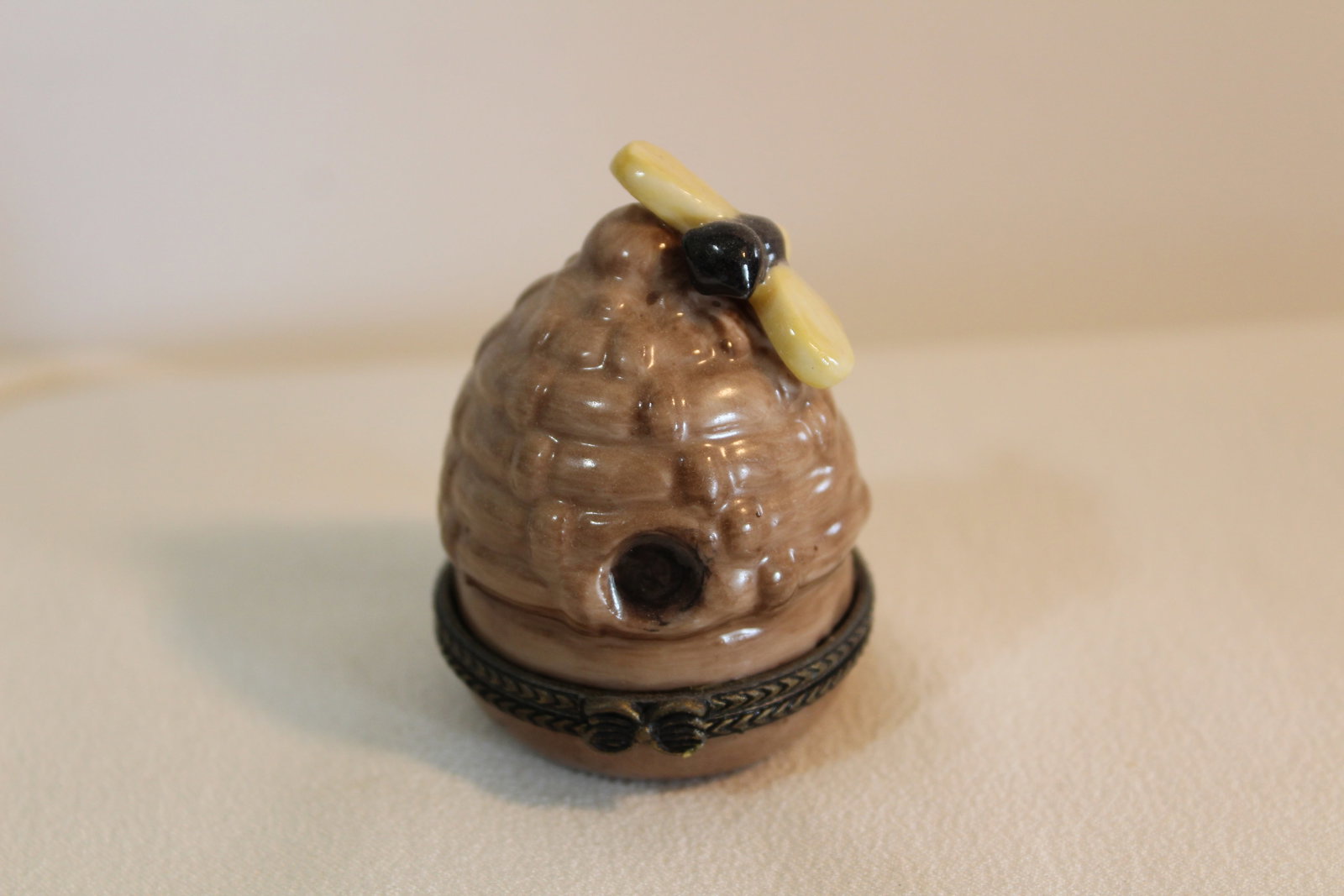 LIMOGES BEEHIVE TRINKET BOX: Vintage trinket box.