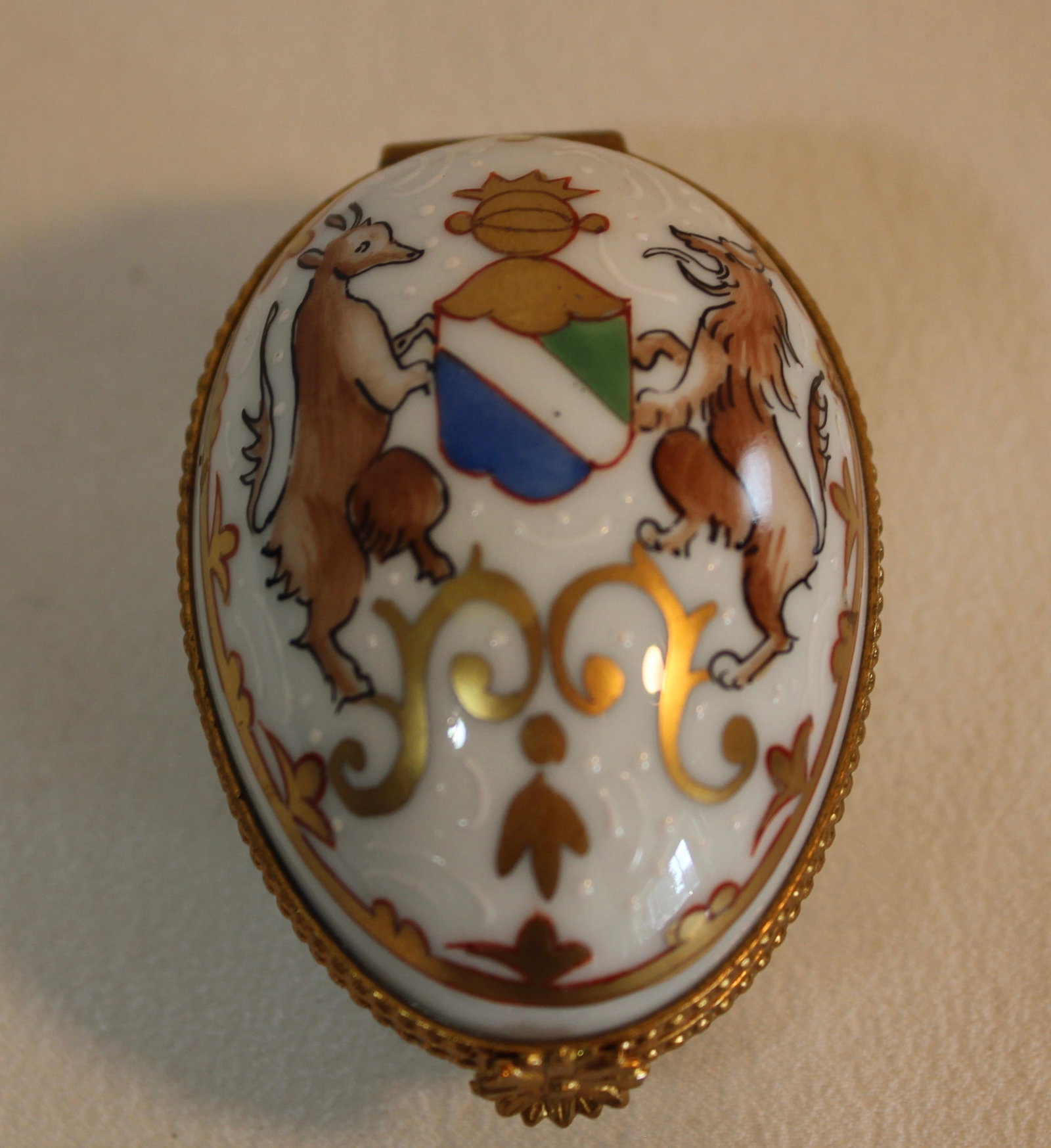 LIMOGES EGG TRINKET BOX: Vintage trinket box.