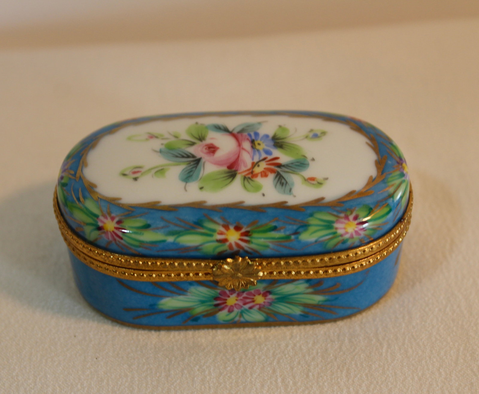 LIMOGES TIFFANY FLOWER TRINKET BOX (1 of 2)