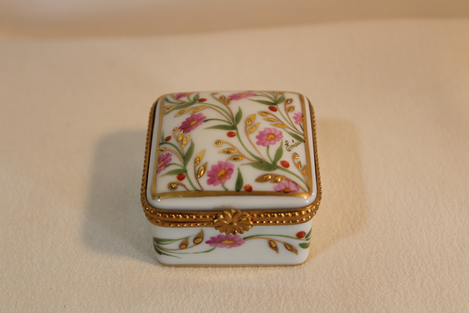 LIMOGES FLOWERS TRINKET BOX (1 of 2)