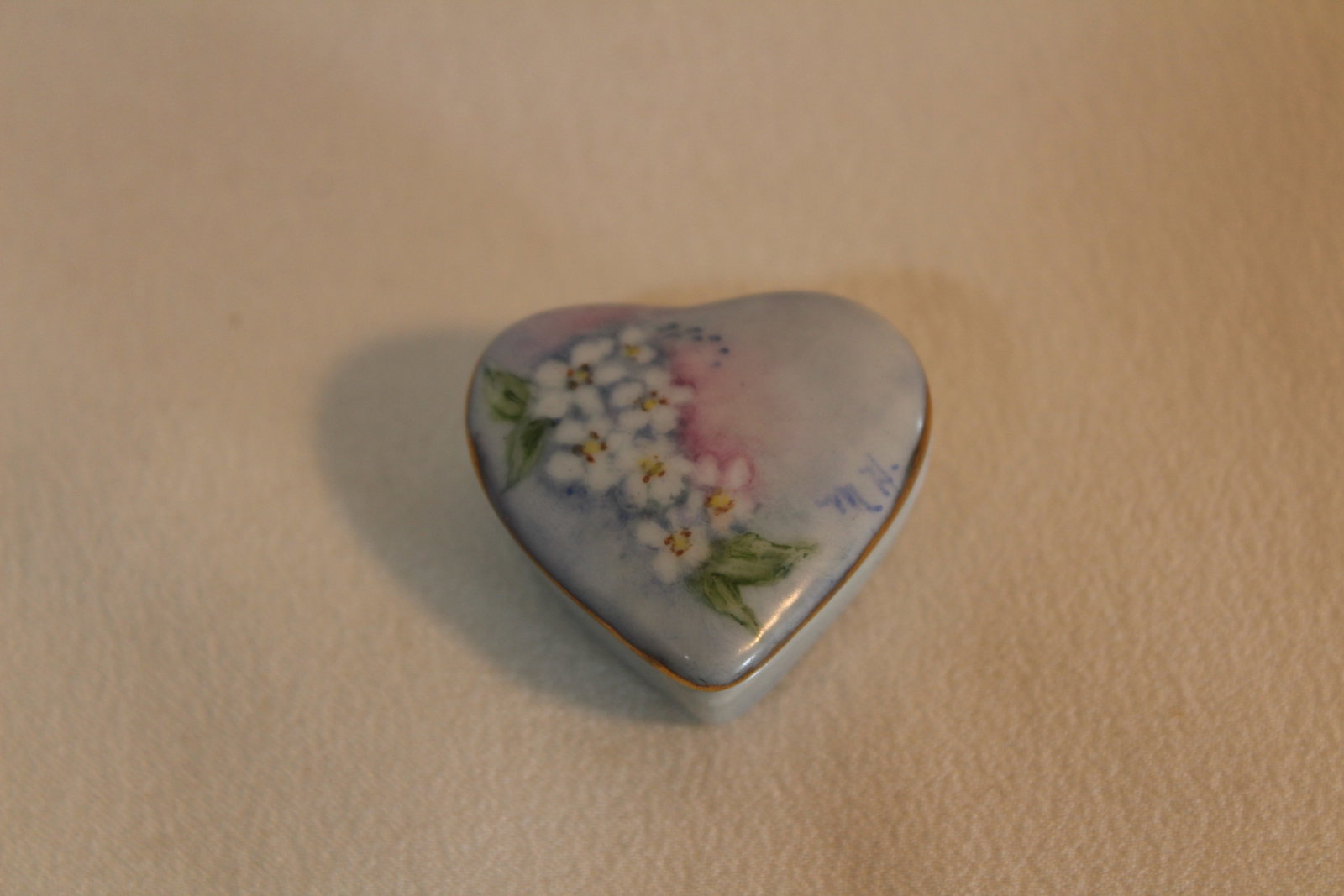 LIMOGES HEART TRINKET BOX: Vintage trinket box.