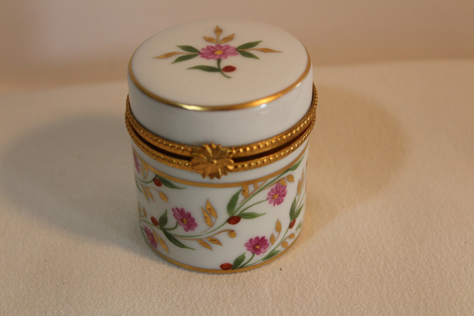 LIMOGES CYLINDER FLOWERS TRINKET BOX (1 of 2)