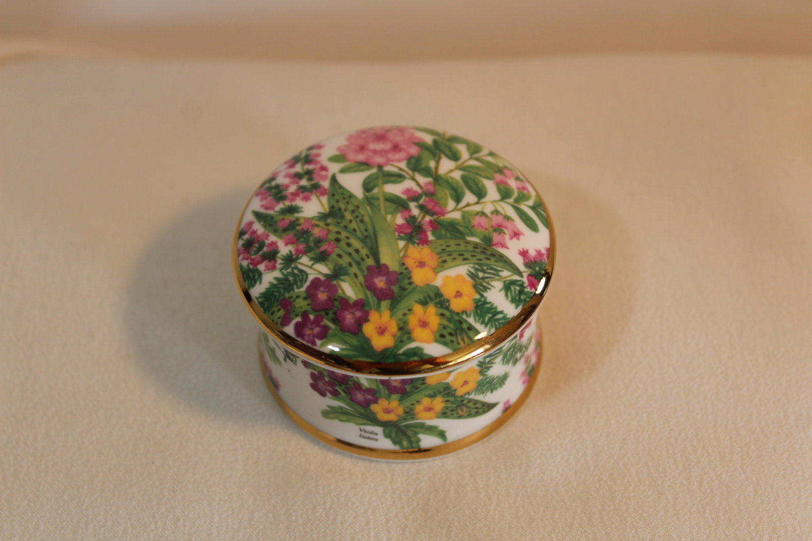 LIMOGES FLOWERS TRINKET BOX (1 of 2)