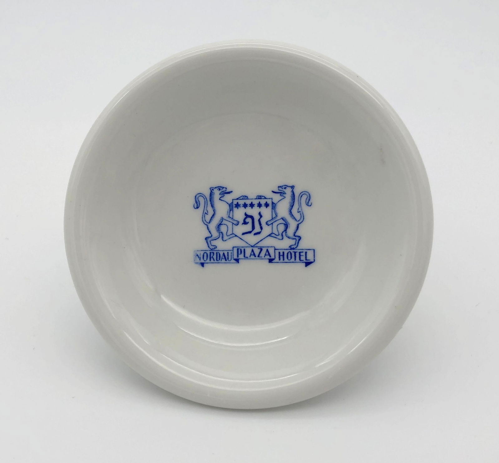 Two Porcelain Plates - Nordau Plaza Hotel in Tel Aviv: Two small Porcelain Plates, made for The Nordau Plaza Hotel in Tel Aviv. Marked with the manufacturer stamp: P. Regout & Co. Porselein , Made in Holland. Circa first half of the 20th century. The plat