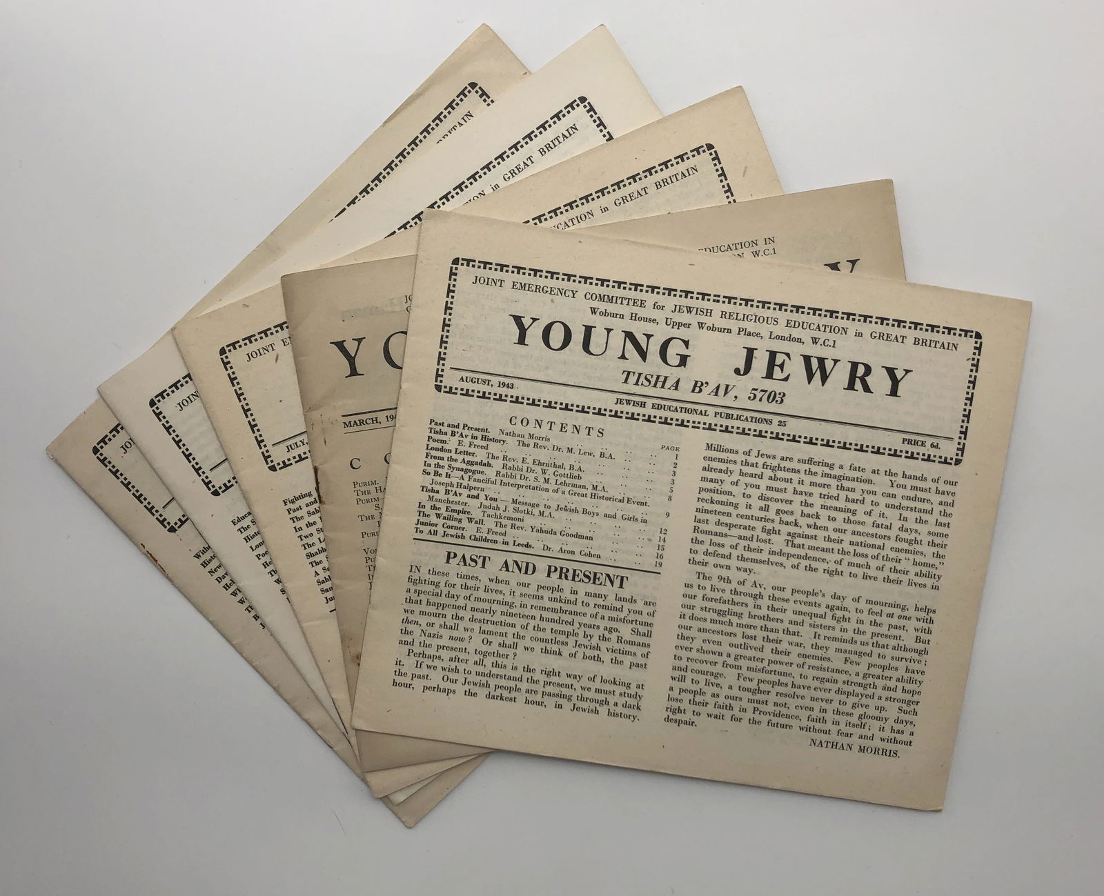 5 Issues of Young Jewry Periodical - WW2 (1 of 4)