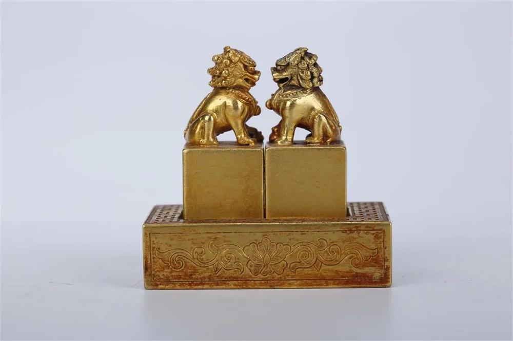 Chinese Set of Gilt Copper Lion-knob Seals (1 of 8)