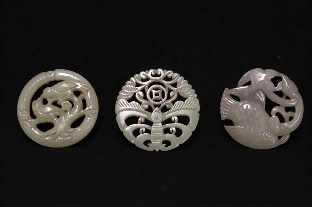 3 Chinese jade carved ornaments (1 of 10)