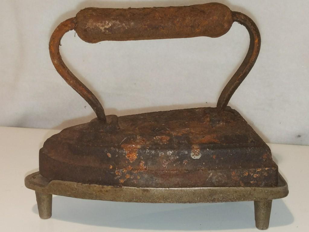 Antique Sad Iron w/Trivet (1 of 4)