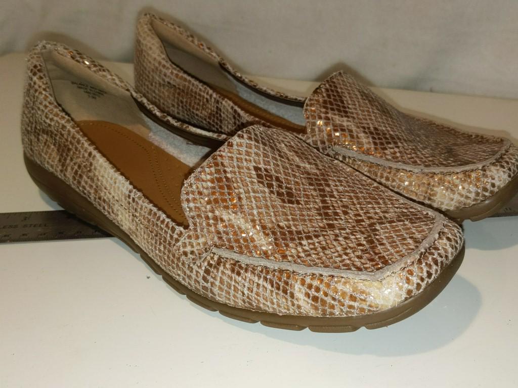 Pair of Easy Spirit Python Print Loafers 9.5 No signs (1 of 4)