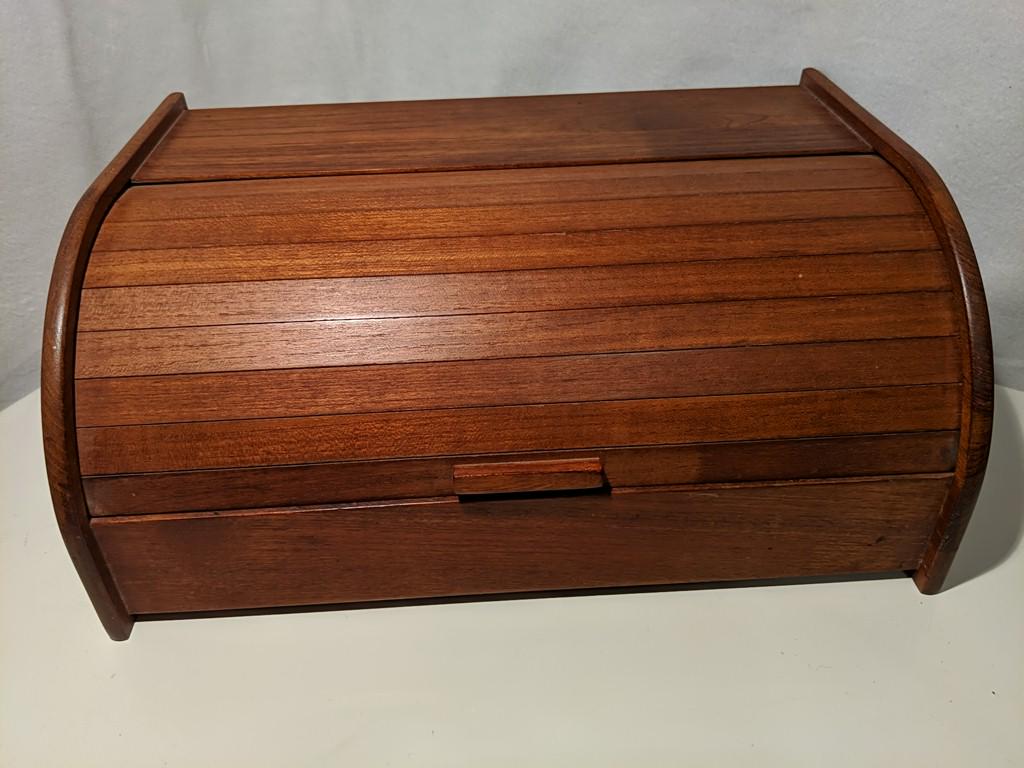 Kalmar Teak Rolltop Breadbox (1 of 3)