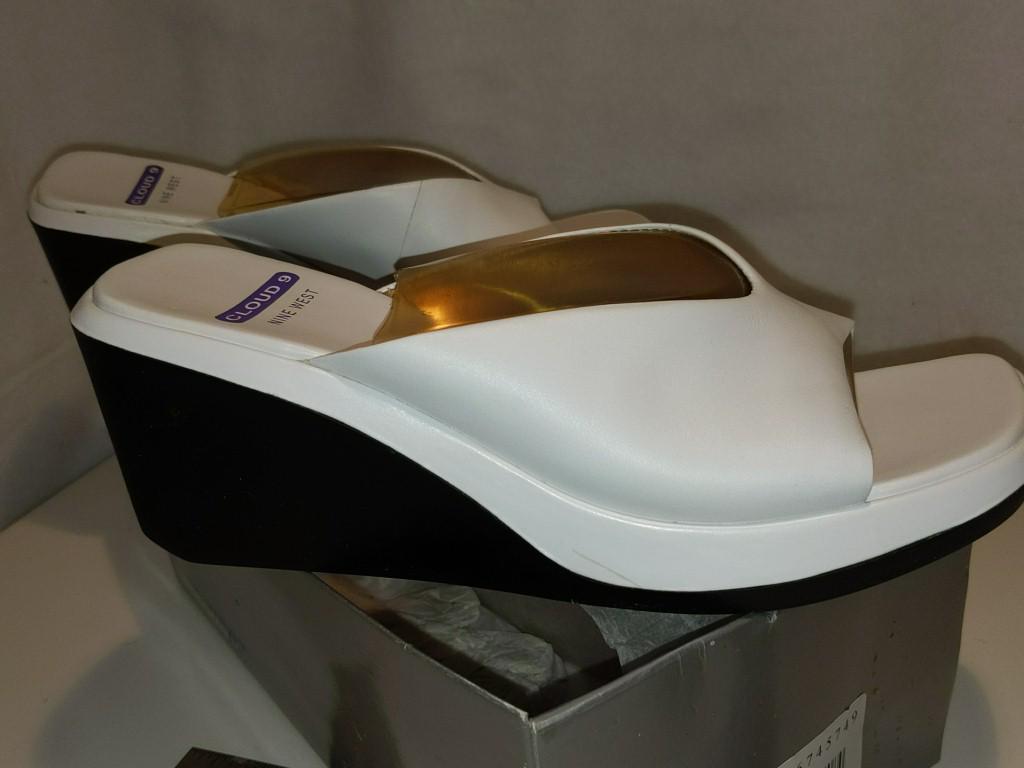 Nine West 'Cloud 9' White Leather Sandles Size 8: Nine West 'Cloud 9' White Leather Sandles Size 8 Size 8