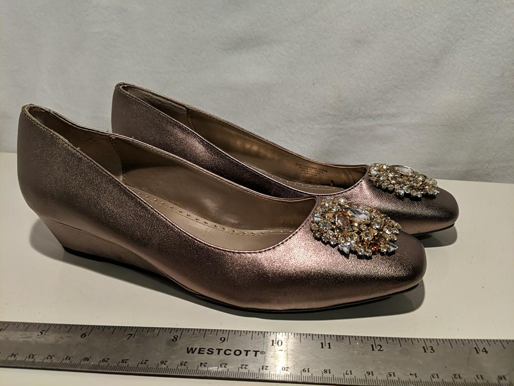Adrienne Vittadini Sz 10 Formal/Dress Shoes Sz10 Appear: Adrienne Vittadini Sz 10 Formal/Dress Shoes Sz10 Appear unworn Appear unworn