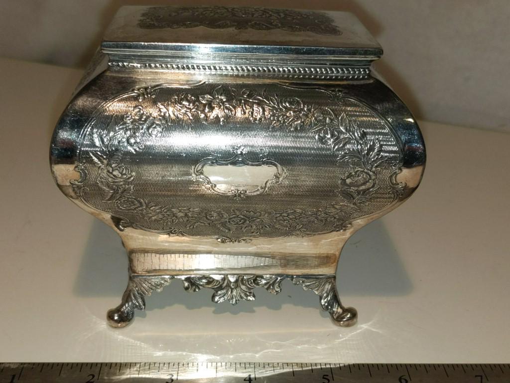 W.W.H. & Co. Silverplate Snuff Box 4.75" Wide (1 of 4)