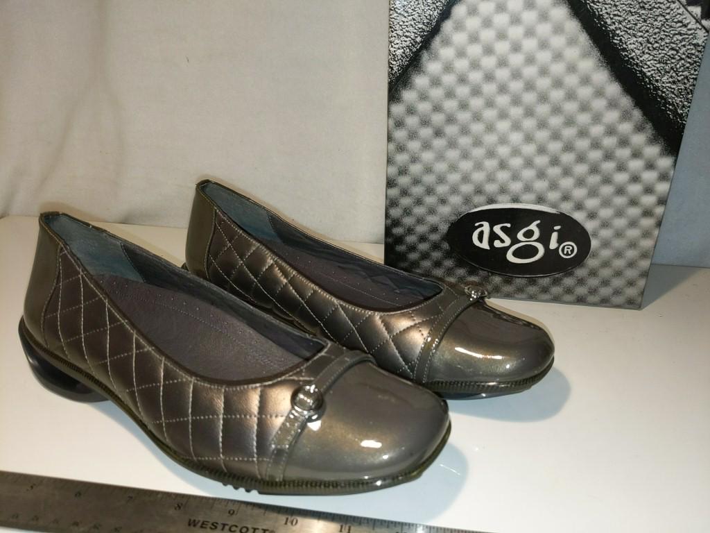 ASGI Gray Quilted Leather Flats in Box Sz 9.5: ASGI Gray Quilted Leather Flats in Box Sz 9.5 Sz 9.5