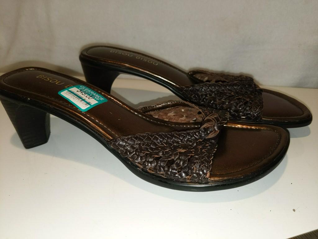 Bisou Bisou Heeled Sandles Sz9 Minimal wear: Bisou Bisou Heeled Sandles Sz9 Minimal wear Minimal wear