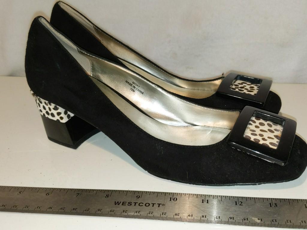 J. Renee Black Bowtie Pumps Sz 10M Minor Use: J. Renee Black Bowtie Pumps Sz 10M Minor Use Minor Use