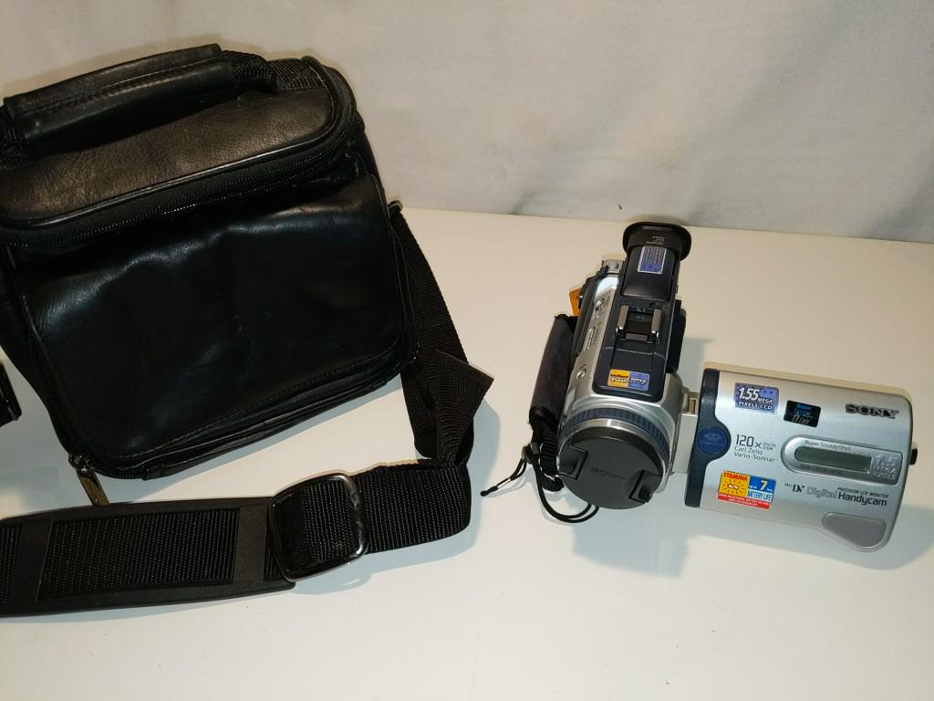 Sony Handycam w/tags and case No cables (1 of 9)