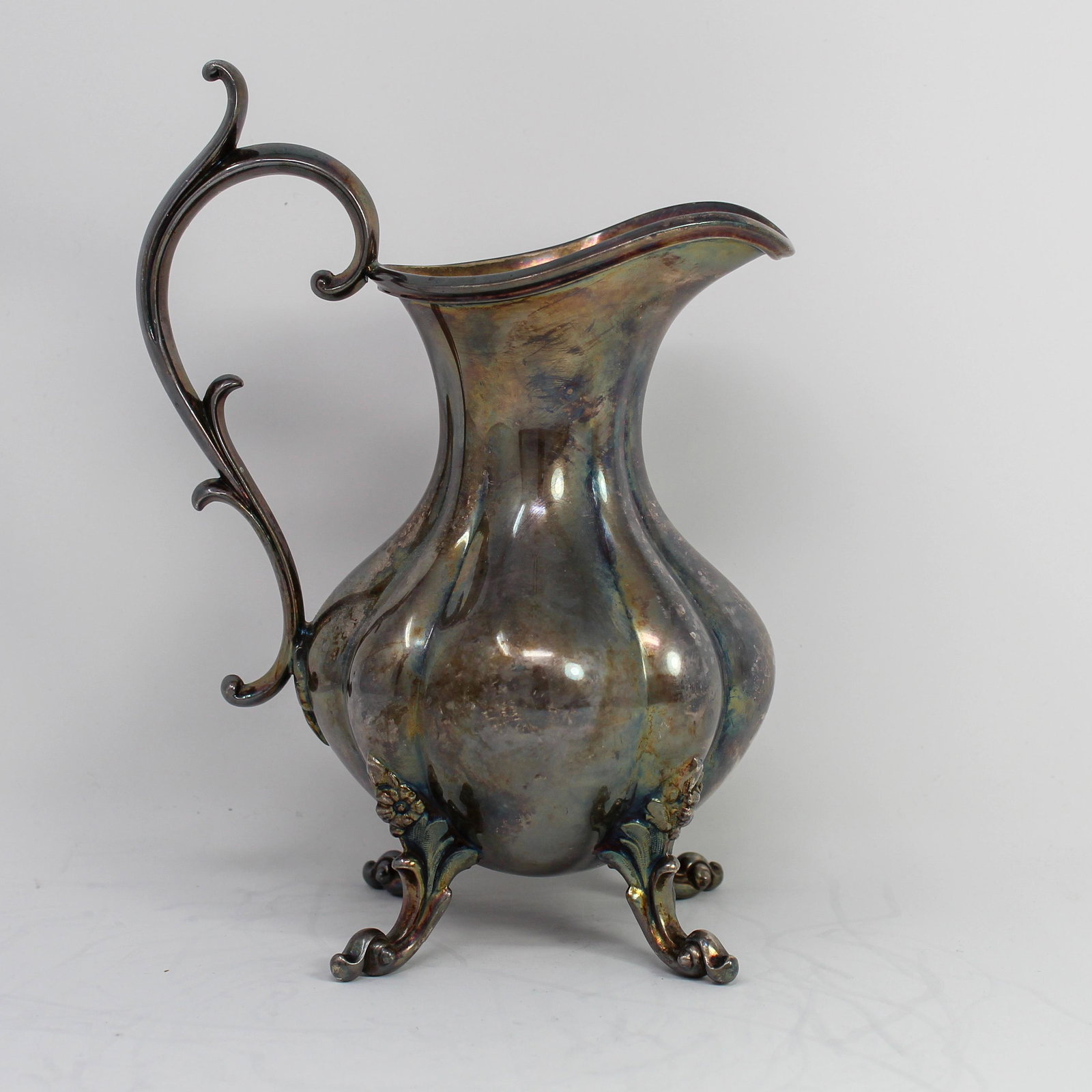 Antique Reed & Barton Winthrop Cream Pourer: Antique silverplate cream pourer by Reed and Barton. Marked 1795 and the older version of a long and successful pattern. This features the melon style body with a large pumpkin ad leaves as the top de
