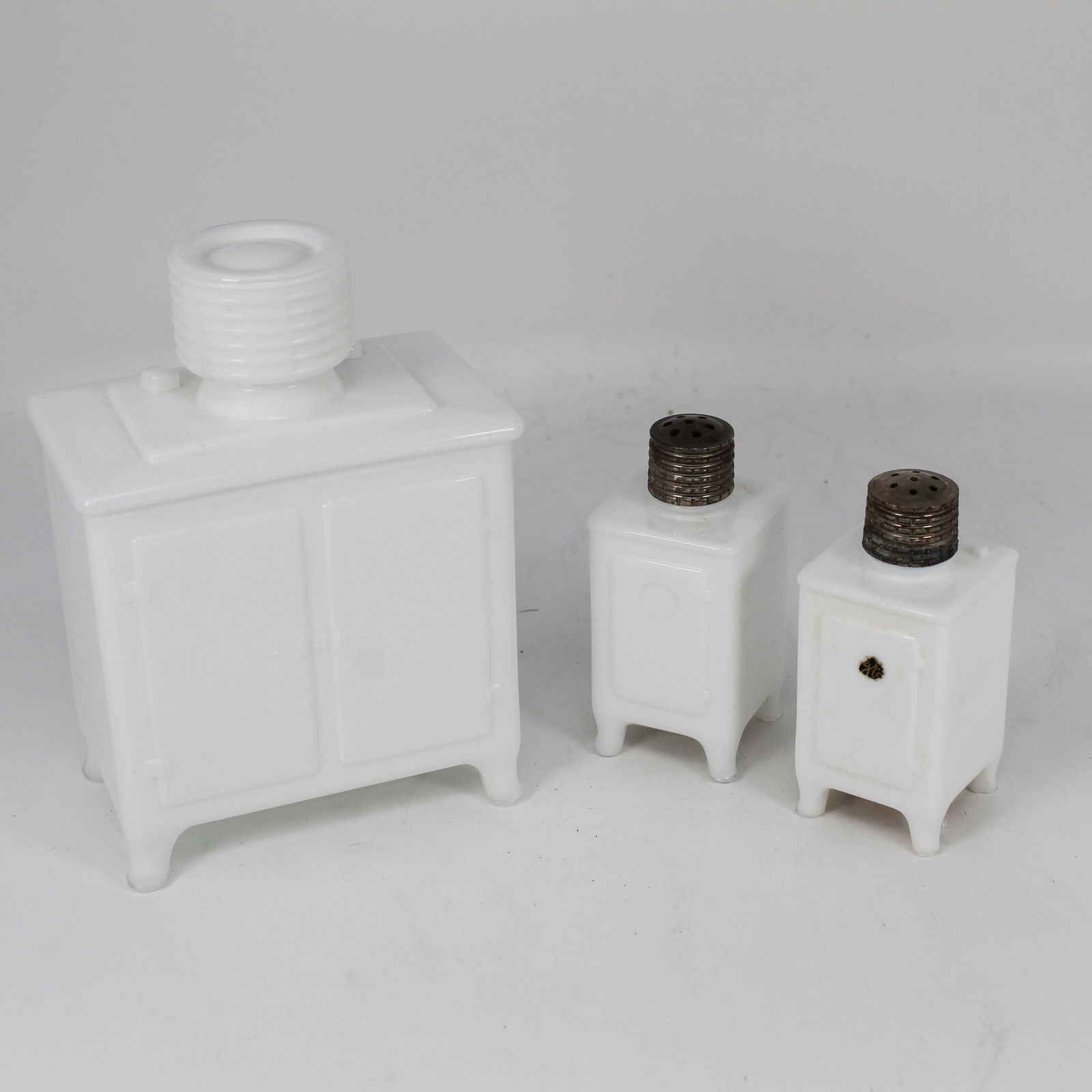 G.E. MONITOR-TOP REFRIGERATOR SUGAR, SALT & PEPPER SET (1 of 4)