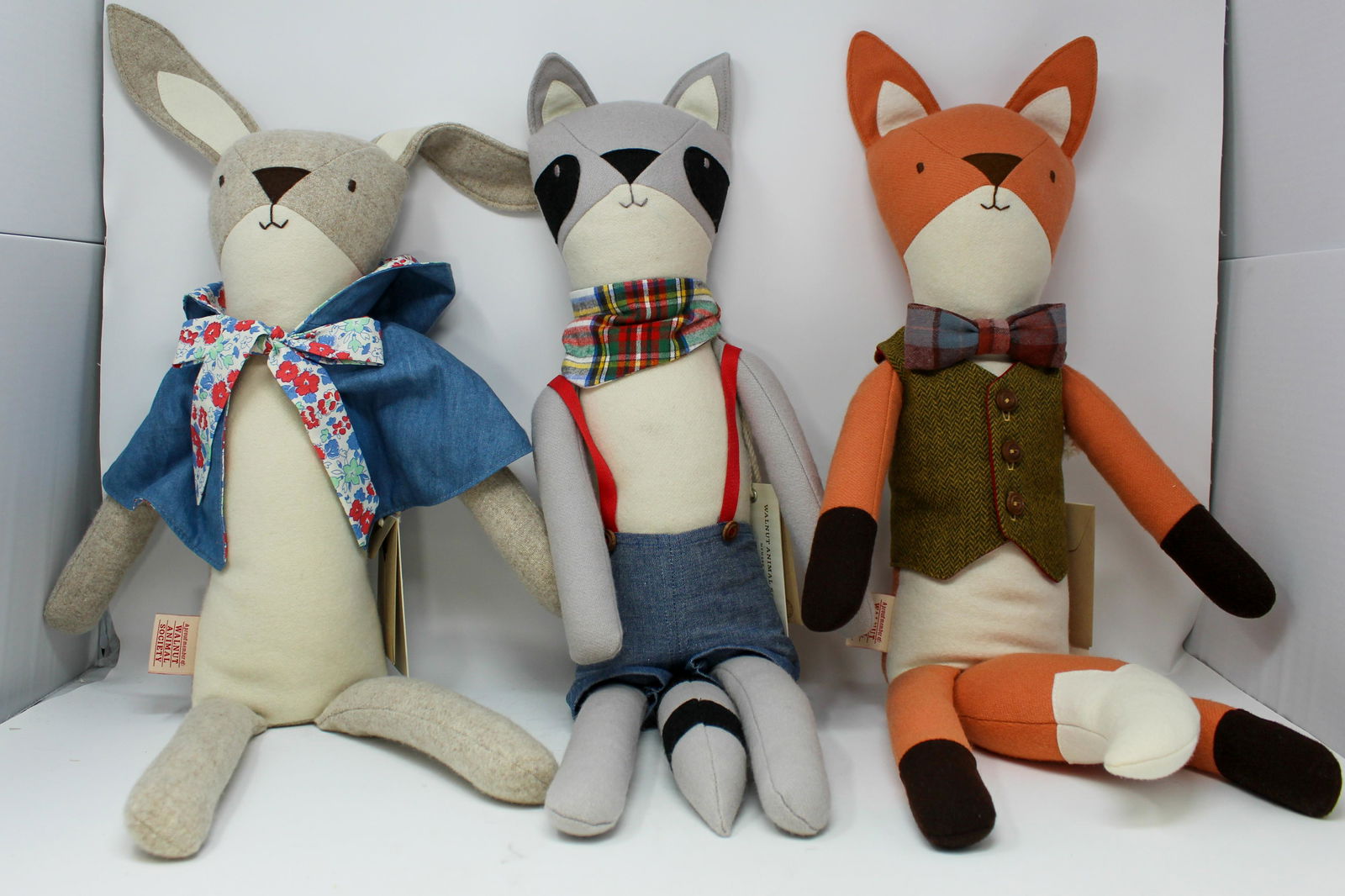 WALNUT ANIMAL SOCIETY SET: HENRY THE FOX, MAGNOLIA THE (1 of 10)