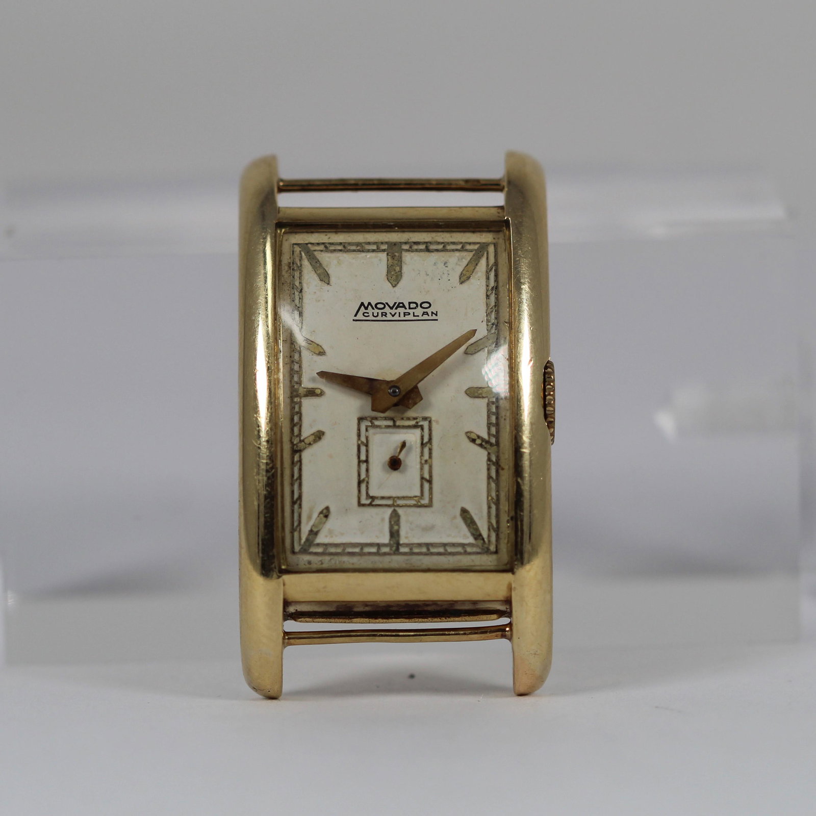 Vintage Movado Curviplan Rectangular Wristwatch in: Movado Curviplan, 14 Kt gold case, 23mm x 30mm. Currently running.