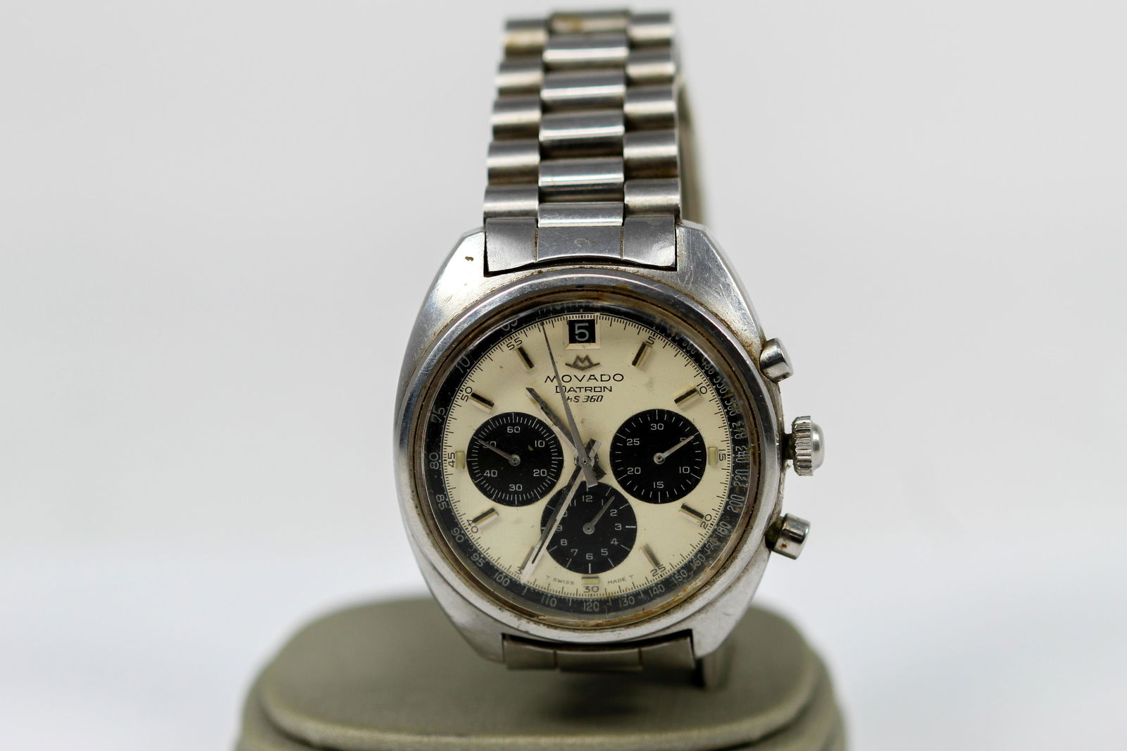 Vintage Movado Datron Chronograph Wristwatch: Stainless steel. Chronograph. 36.5 mm diameter. Not functioning
