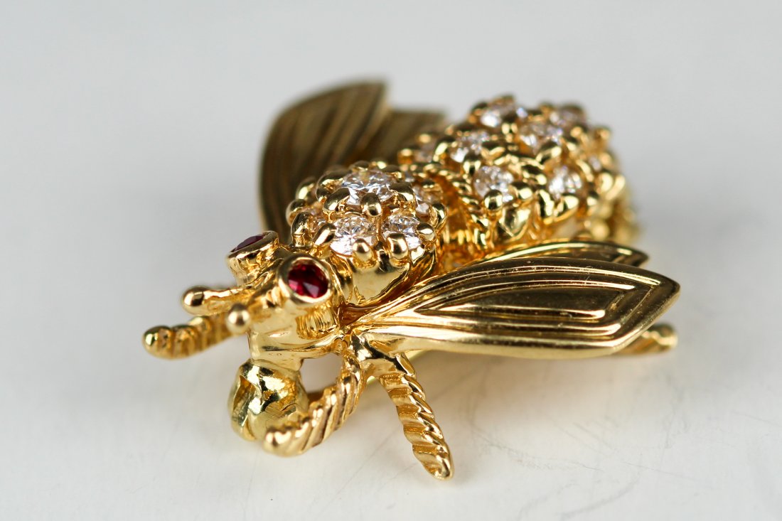 Tiffany & Co Bumble Bee Pin: 18k Tiffany & Co. Bumble Bee Pin; Ruby eyes; 0.5 ct diamonds; 3.3 dwt