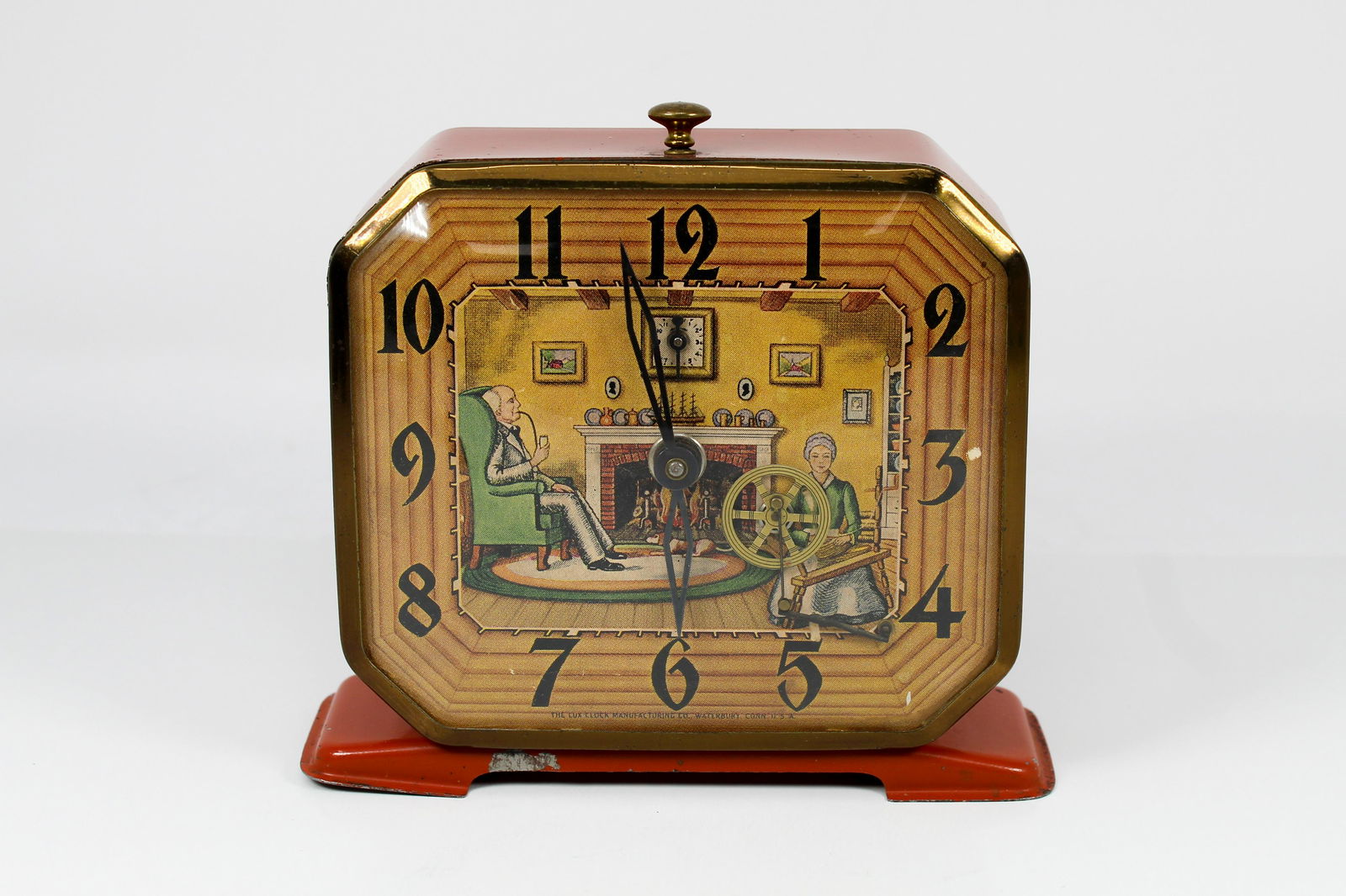 VINTAGE ANIMATED LUX SPINNING WHEEL & TREADLE CLOCK (1 of 4)