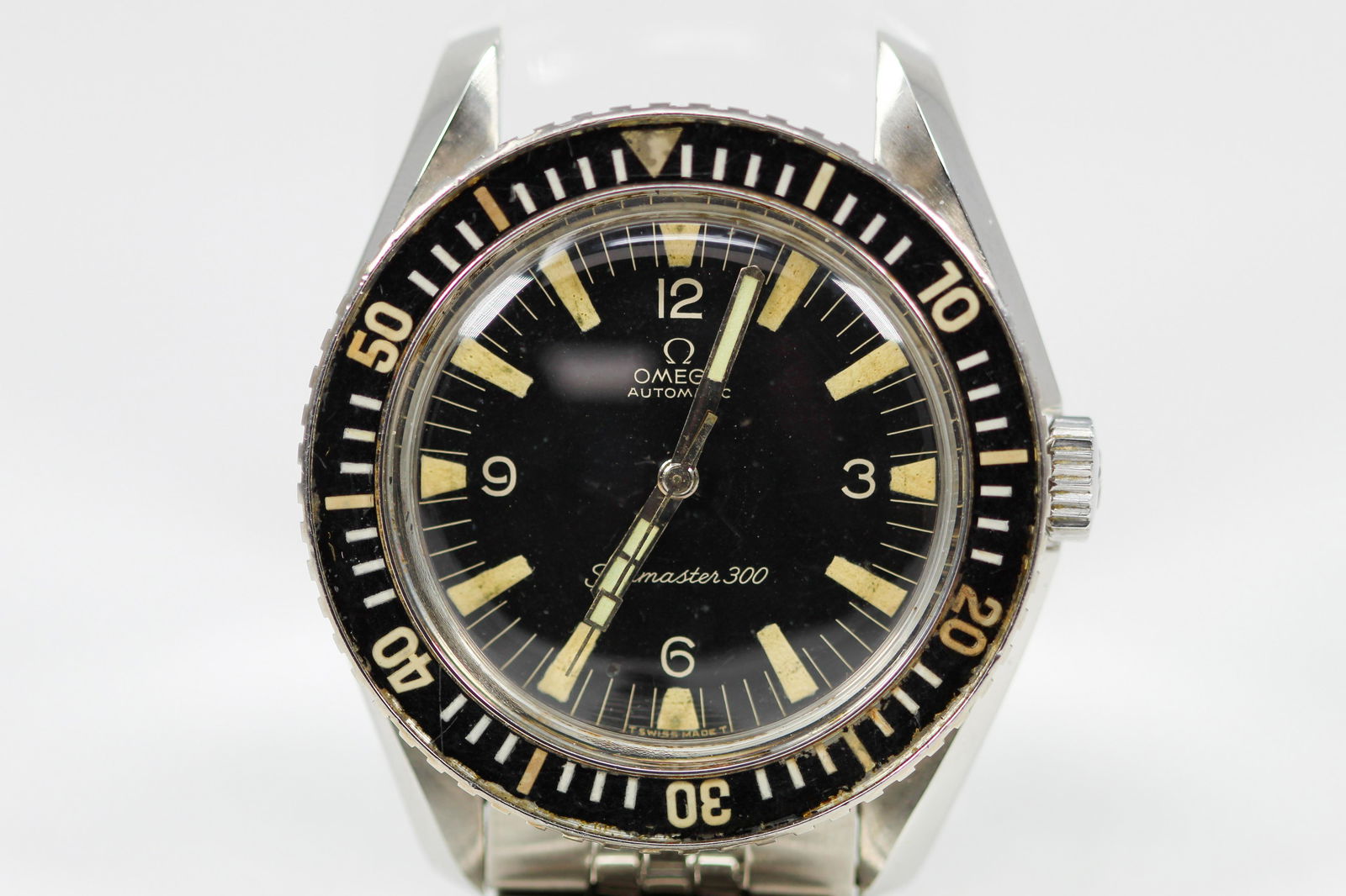 Vintage Omega Seamaster 300 Automatic Wristwatch (1 of 4)