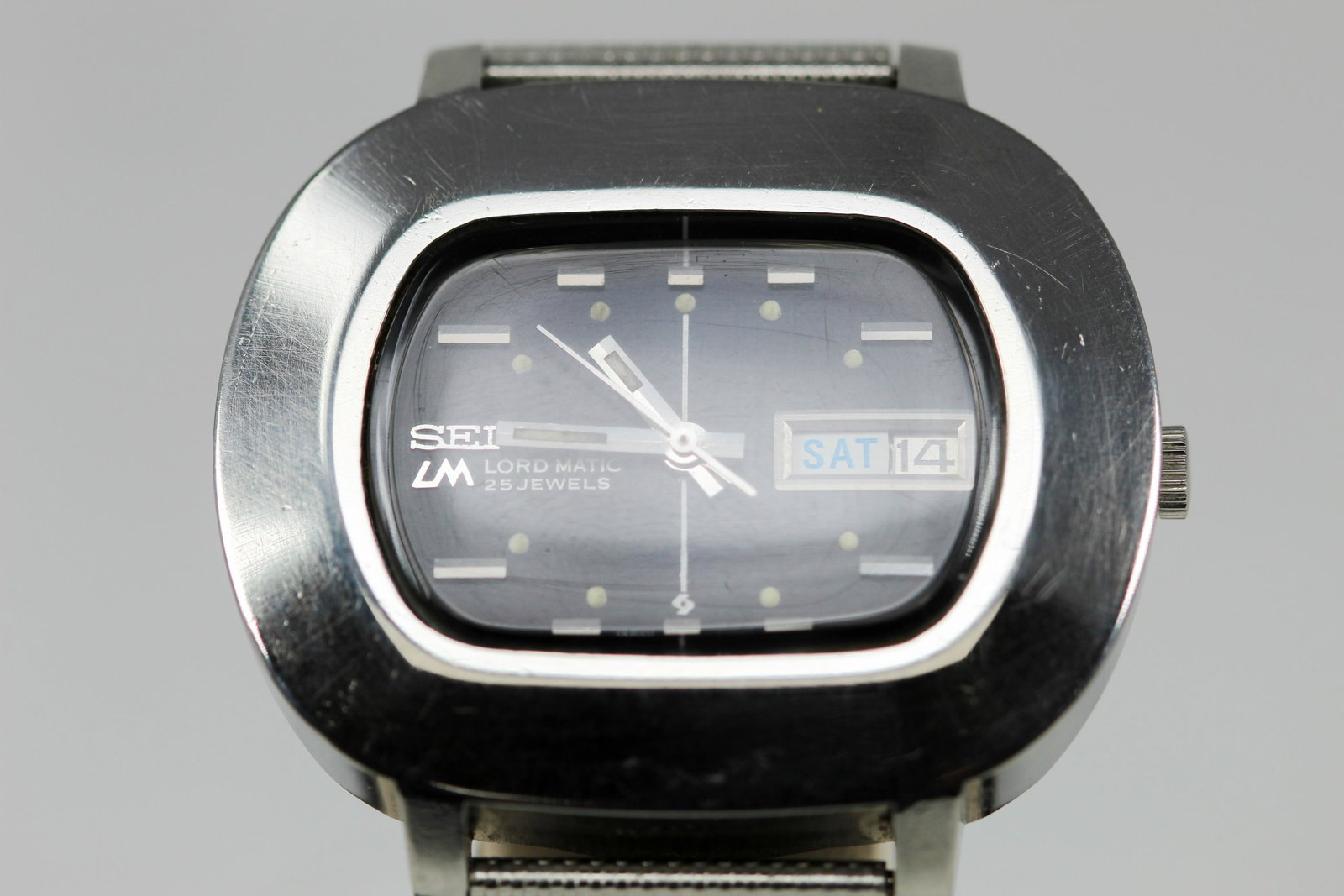 SEIKO LORDMATIC DAY/DATE WATCH: Ref. SL36, slanted, polished stainless steel case, oval dial with horizontal bark markers, day/date calendar window, Cal. 5606 automatic movement, excellent condition.