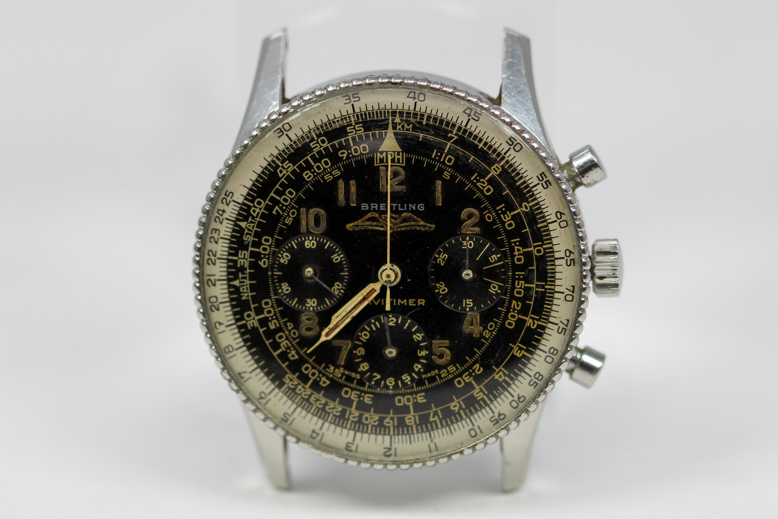 Vintage Breitling Geneve Navitimer Chronograph: Stainless Steel Vintage Breitling Geneve Navitimer Chronograph Wristwatch. Model 806 40mm diameter. Running at time of cataloging. Caseback is snapped on, but spins when touched.