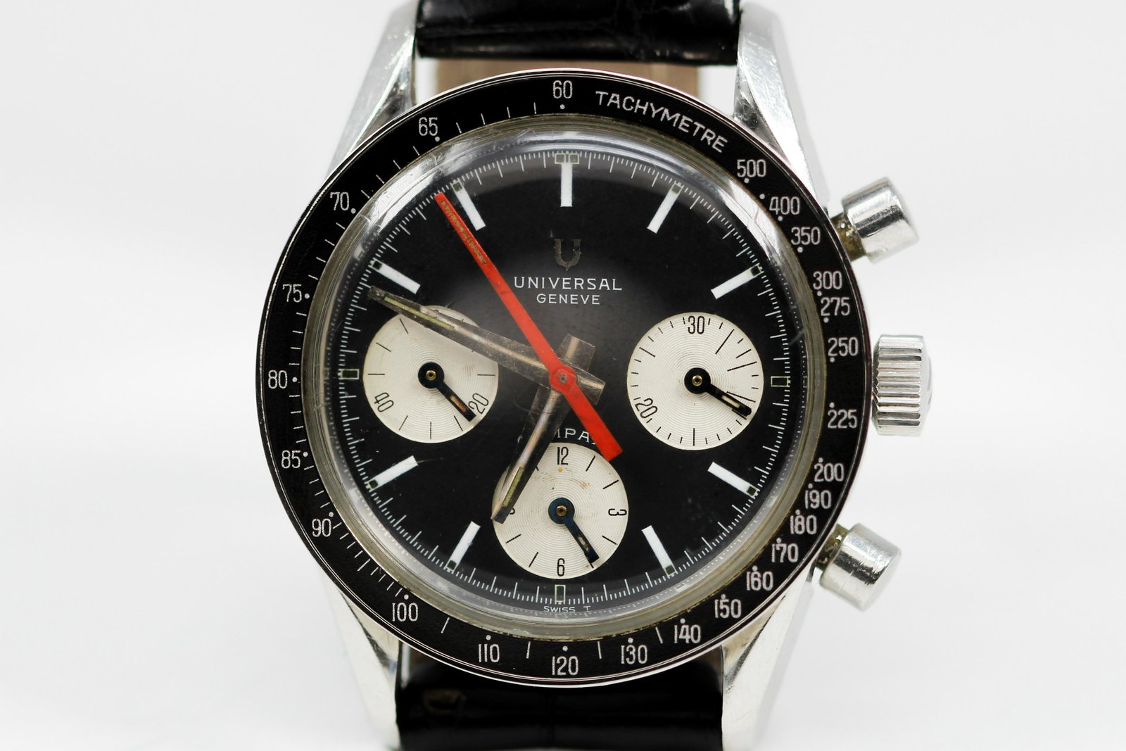 Vintage Universal Geneve Compax Chronograph Wristwatch: Vintage Stainless Steel Universal Geneve Compax Chronograph Wristwatch. 36mm diameter. Currently running.