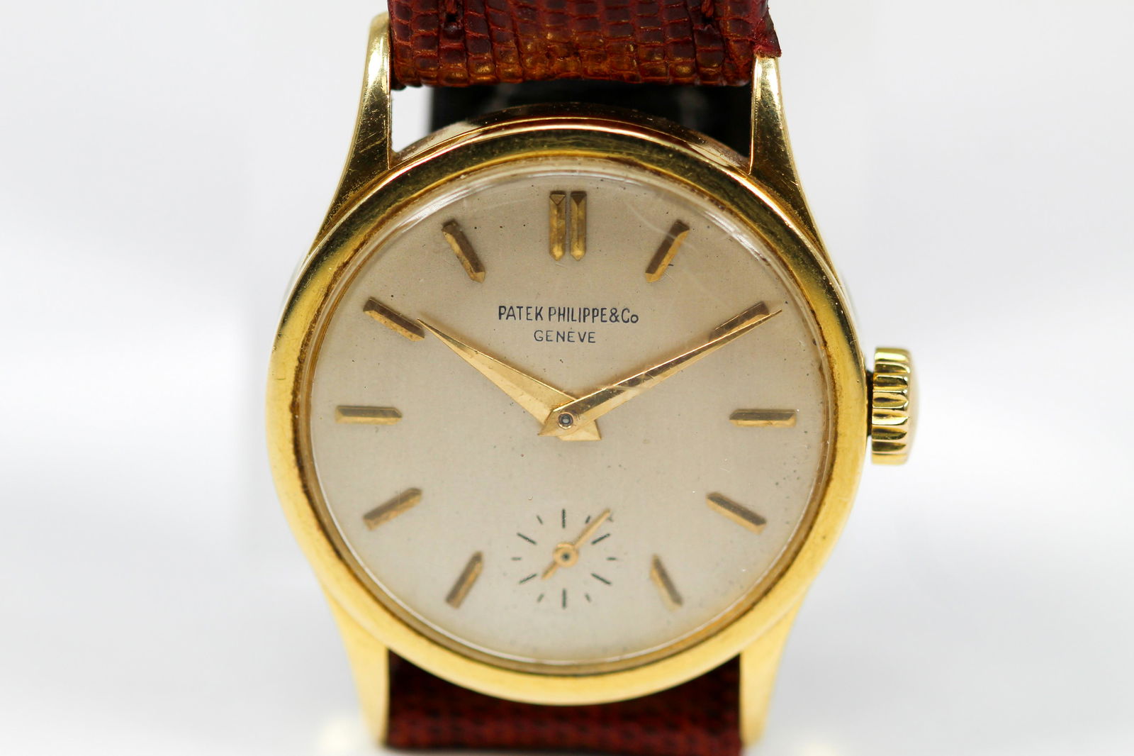 Vintage Patek Philippe Geneve Calatrava Wristwatch in: 18k Gold Vintage Patek Philippe Geneve Wristwatch. Model 96. 30mm diameter. Not running.