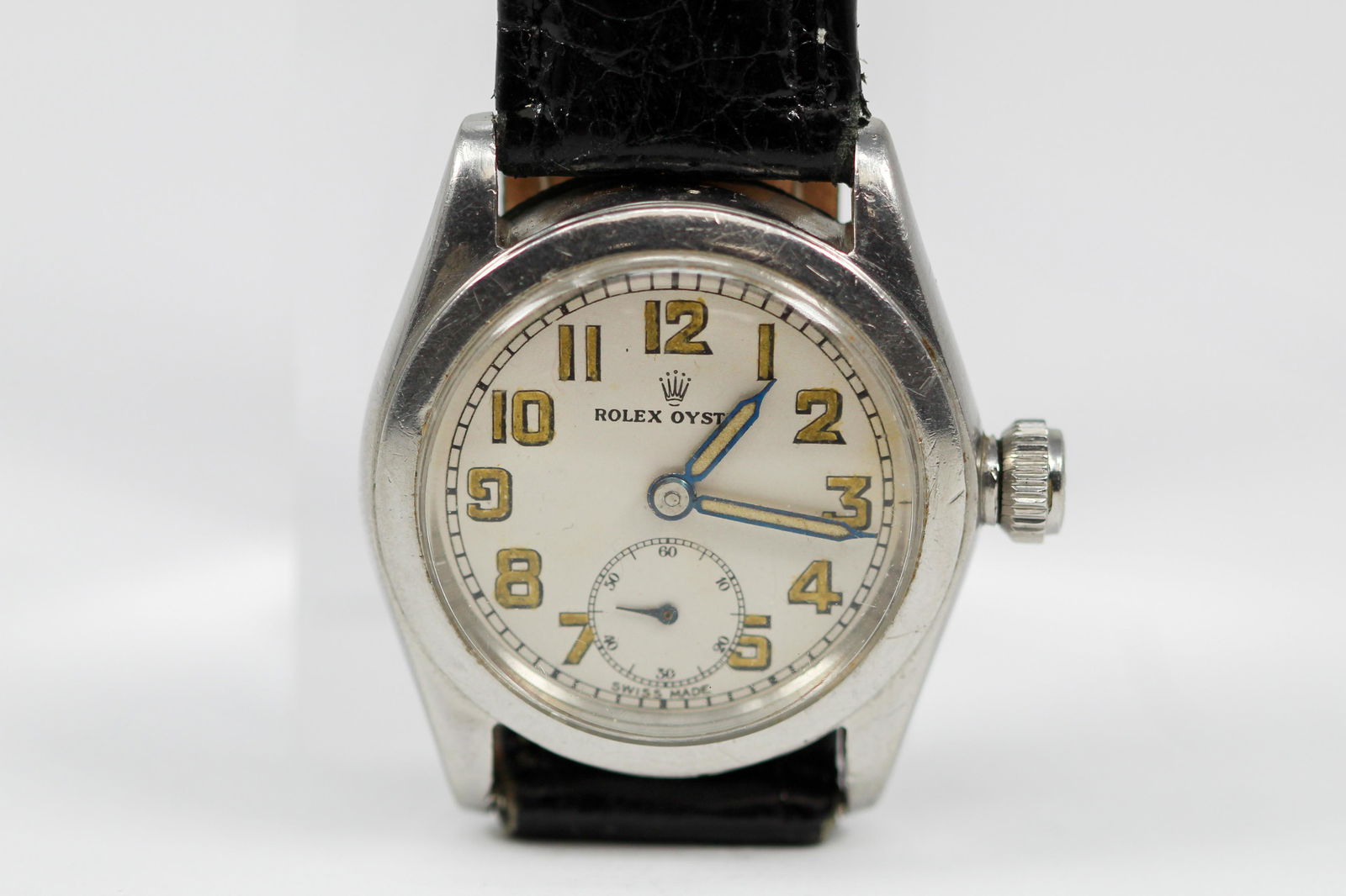 Vintage Rolex Oyster Wristwatch: Stainless Steel Vintage Rolex Oyster wristwatch. 31 mm diameter. Currently running.