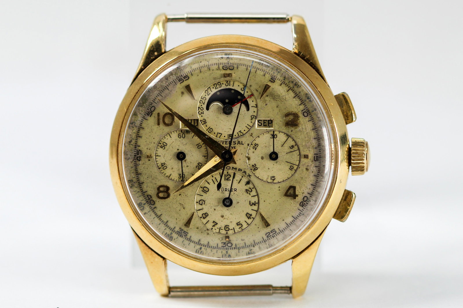 Vintage Universal Geneve Tri-Compax Chronograph (1 of 4)