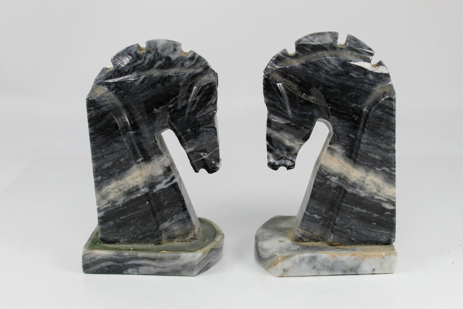 Crystal Knight Shaped Chess Piece Bookends: Crystal Knight Shaped Chess Piece Bookends. 5.25" x 3.25" x 2"