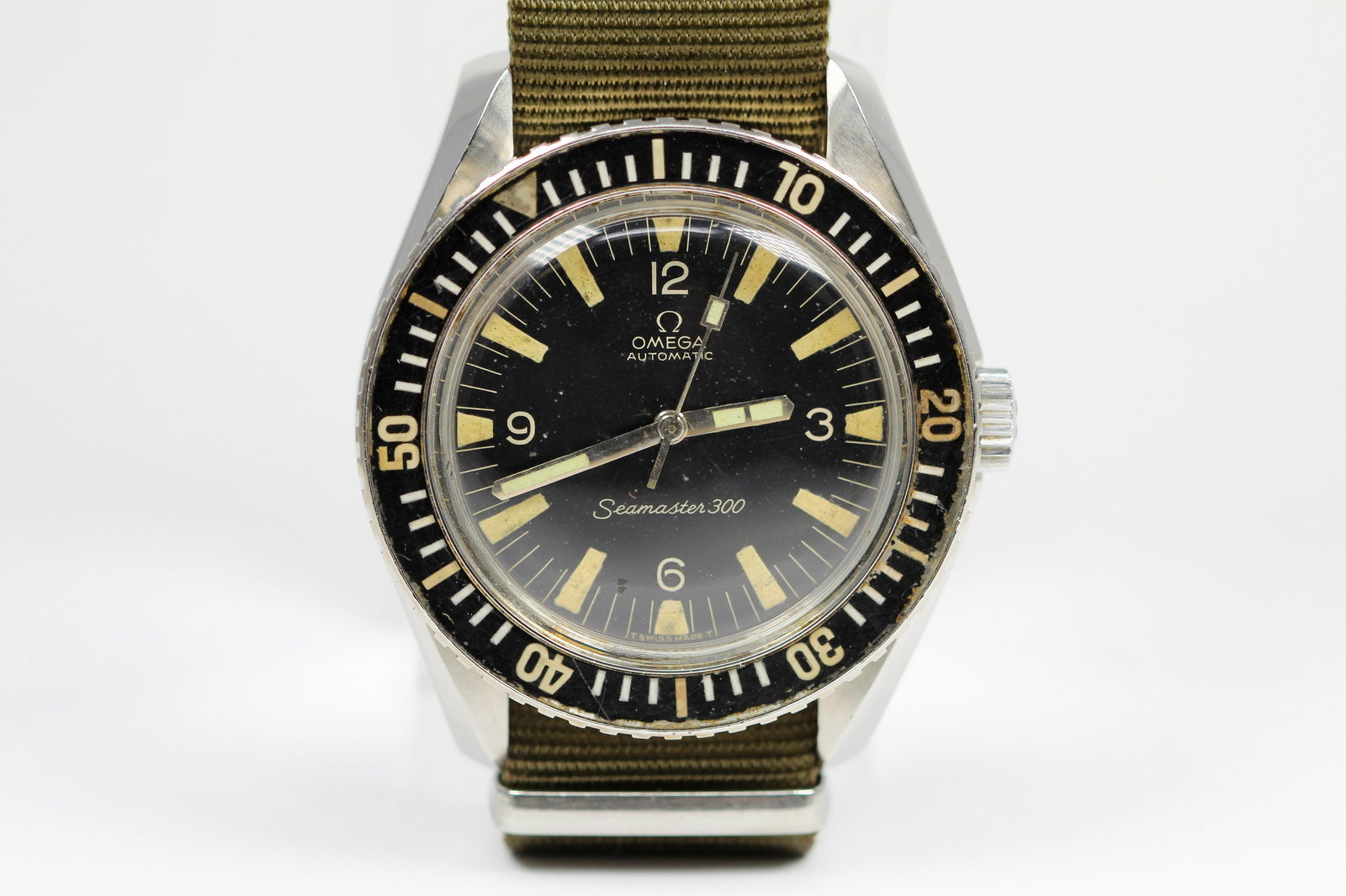 Vintage Omega Seamaster 300 Automatic Wristwatch (1 of 4)